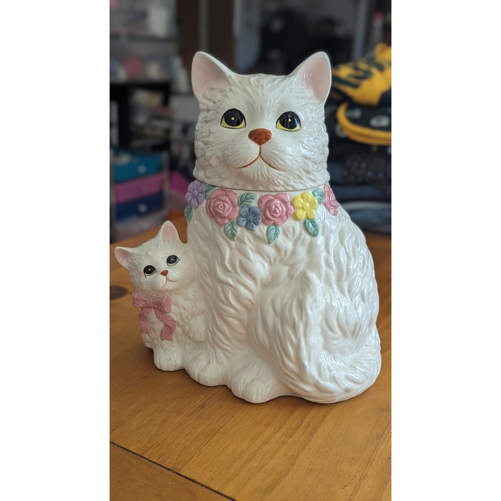 Rare Savoy Housewares Vintage White Persian Cat and Kitten Ceramic Cookie Jar